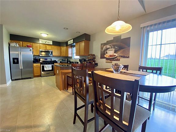 5th image of 776 Greenhaven Ct