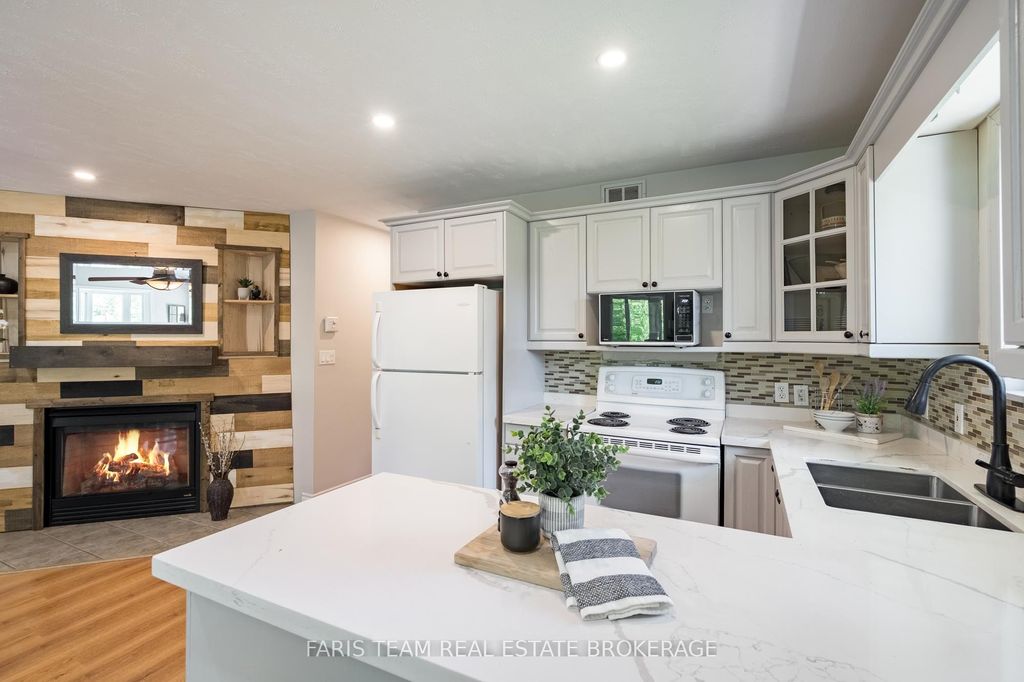4654 Iron Bridge Ln, Severn, ON - More