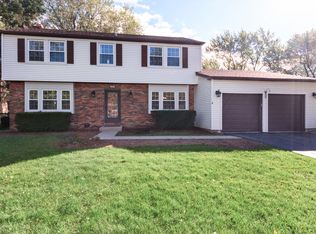 660 Essington Ln, Buffalo Grove, IL 60089
