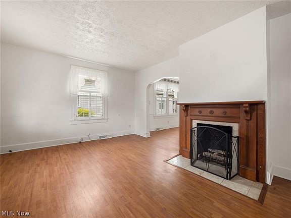 3rd image of 542 Winton Ave