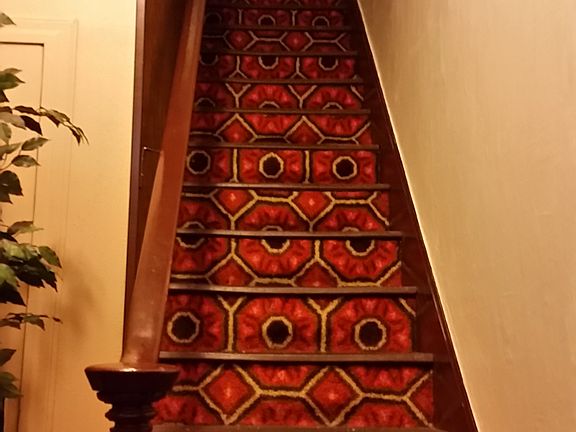 Apartment is on 2nd floor