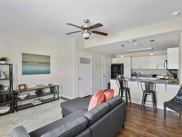 Icon Apartments — Photo 9