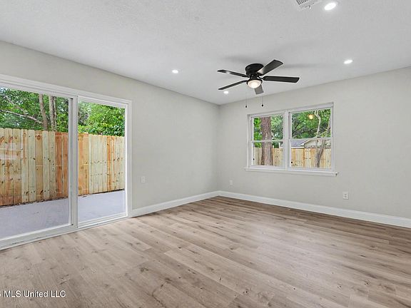 3rd image of 2419 Avenido Del Pinar St
