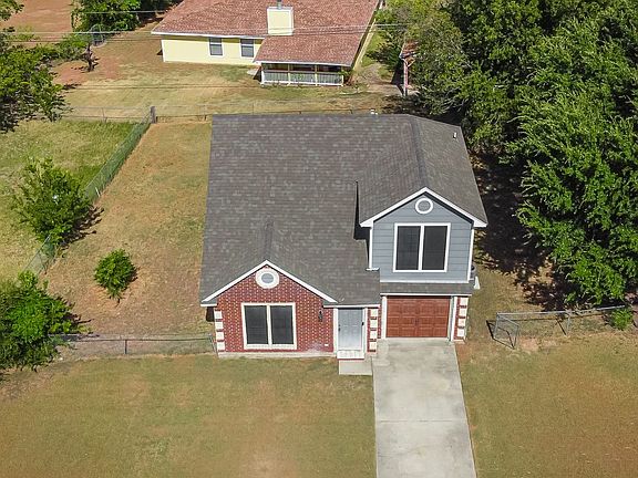 3rd image of 2307 Lazy Ridge Dr