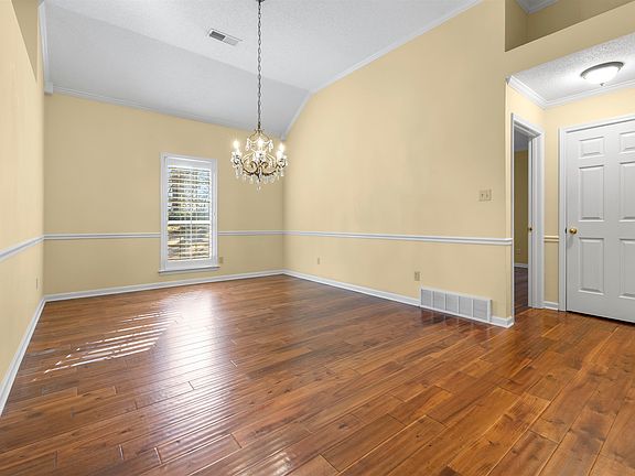 4th image of 1819 Pheasant Ln