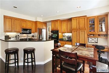 5th image of 944 S Creekview Ln