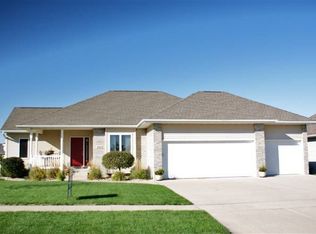 2225 Barkwood Dr, Cedar Falls, IA 50613