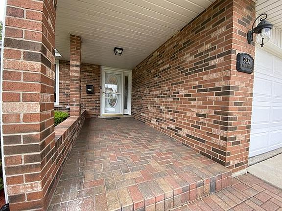 2nd image of 9832 S Kolin Ave