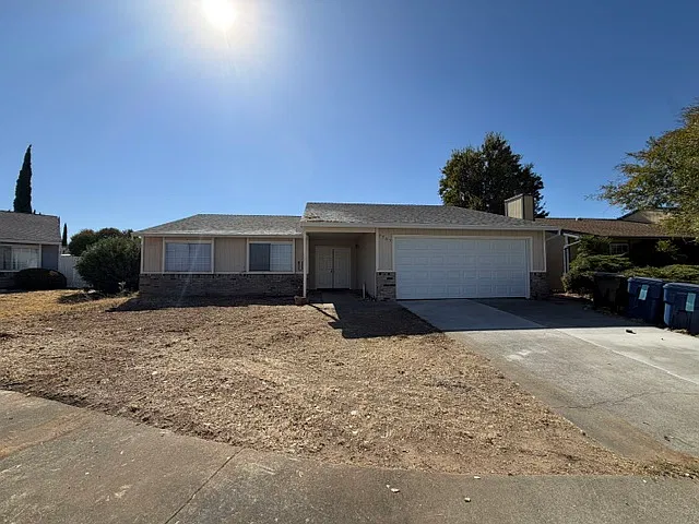 4 bed, 1420 sqft, $2,370 — Photo 1