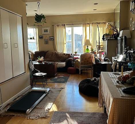 4th image of 453 N Western Ave #3