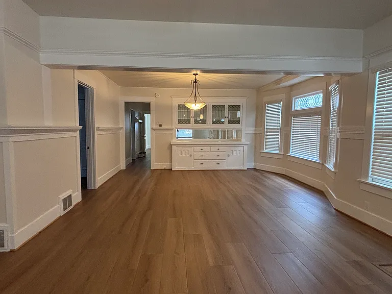 621 W 11th St — Photo 5