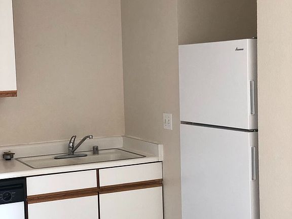 3rd image of 195 Lois Ln APT 28