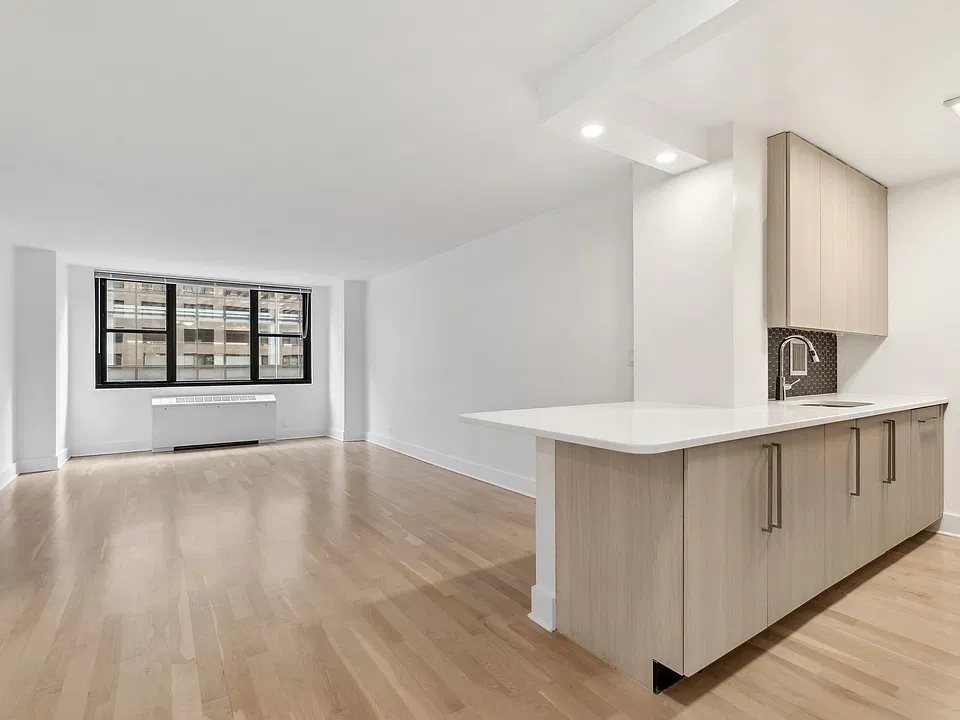 330 W 58th St #10N