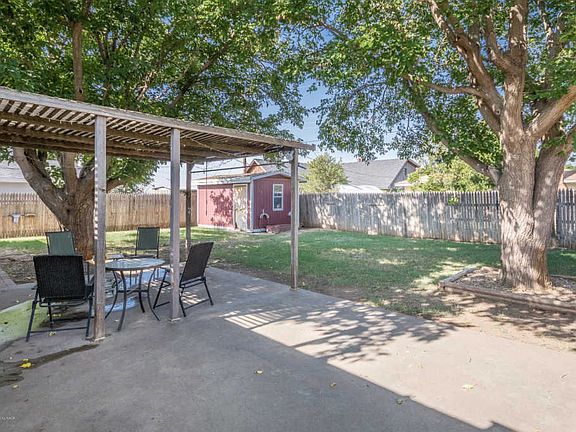 5th image of 1032 Holly Ln