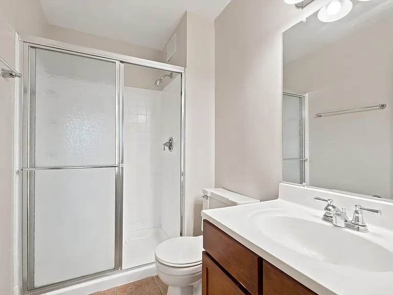 Yorktown Apartments — Photo 13