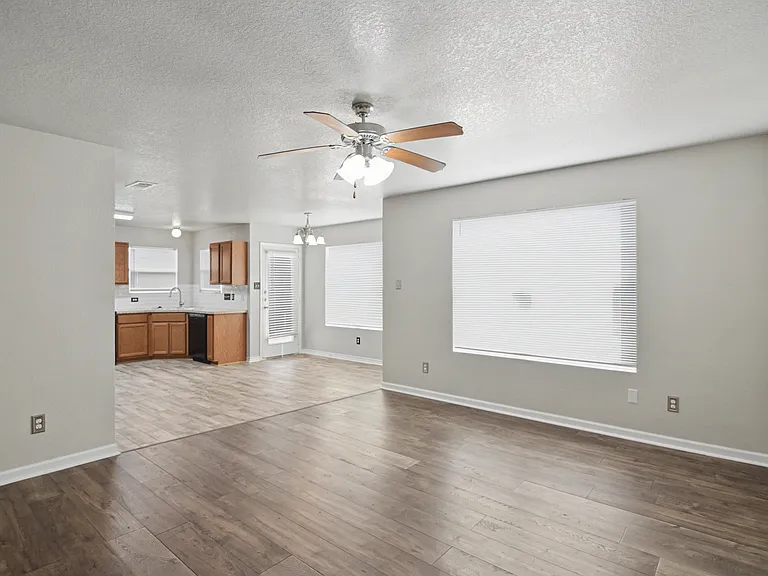 3304 Regency Ct — Photo 9