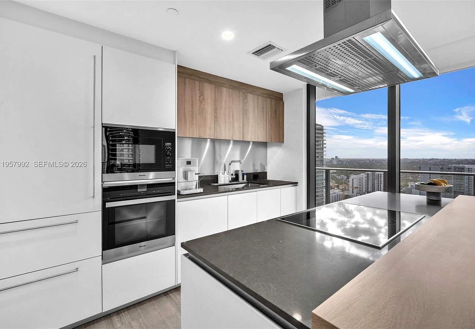 2 bed, 1356 sqft, $8,500 — Photo 4