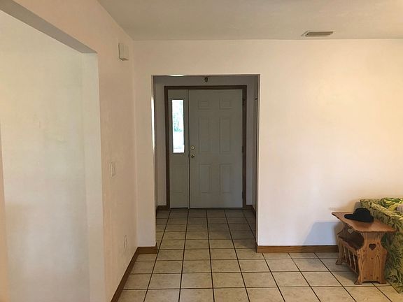 2nd image of 505 SW Deanna Ter