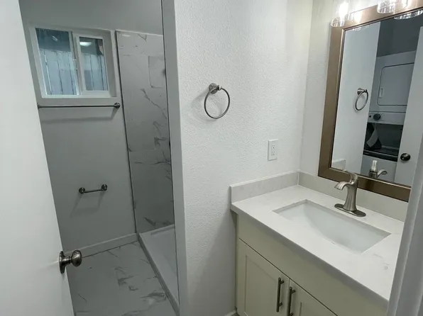 3730 SW 99th St #2, Seattle, WA 98126