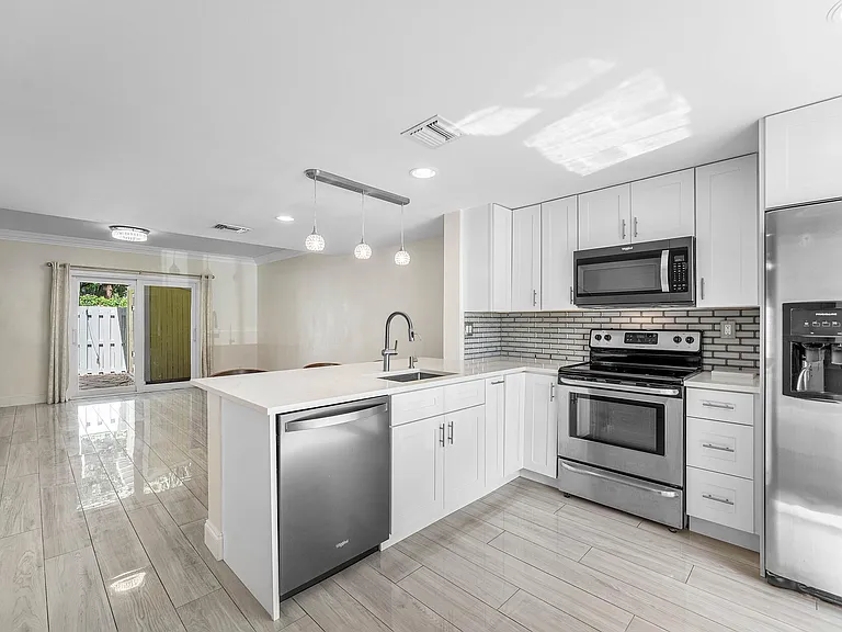 2503 NE 15th St #2503 — Photo 10