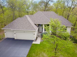 885 Livingston Ct, Chaska, MN 55318