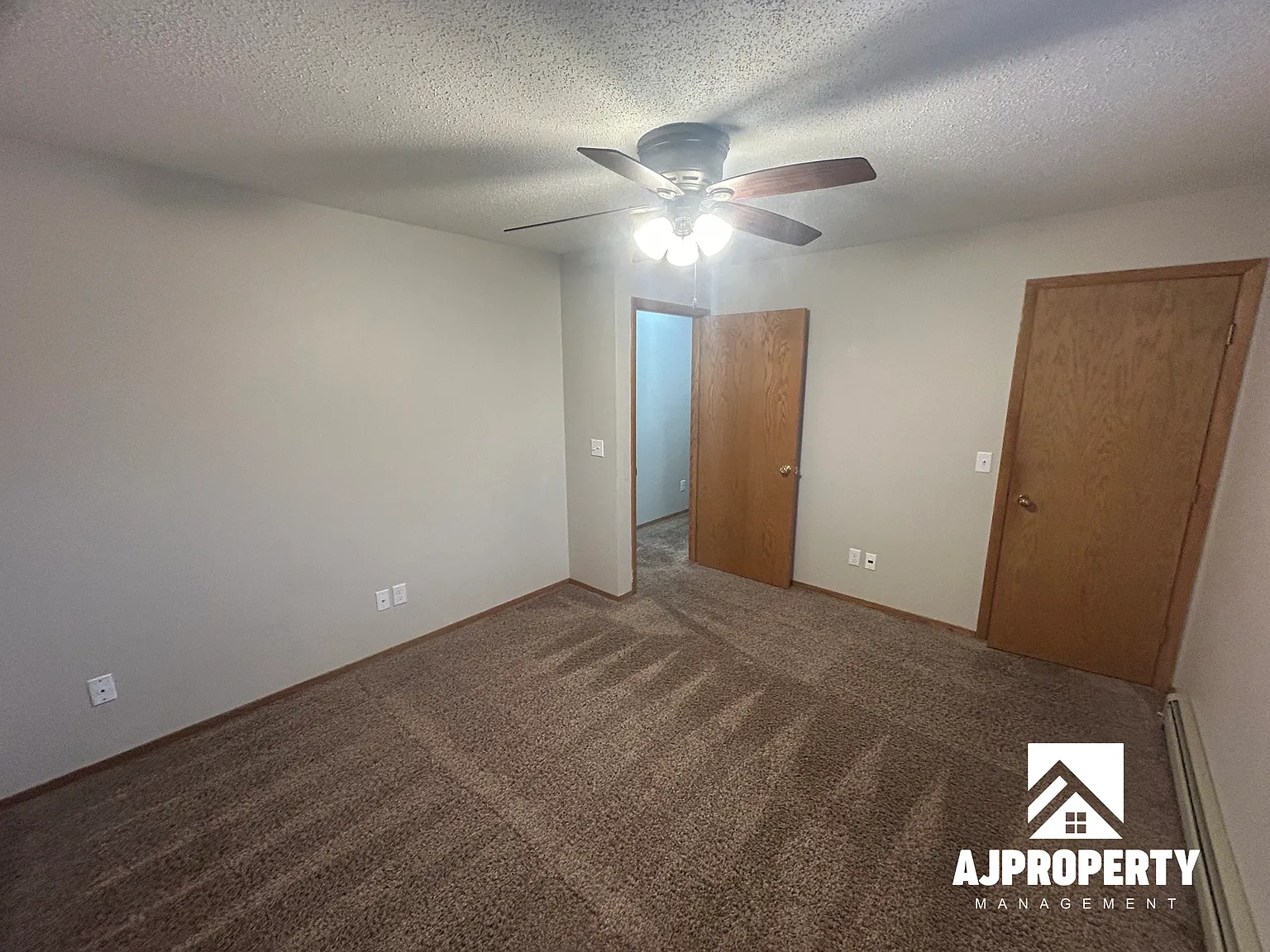 2 bed, 900 sqft, $899 — Photo 4