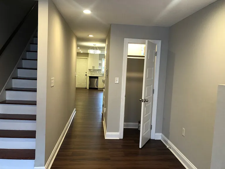 227 N Rose St — Photo 20