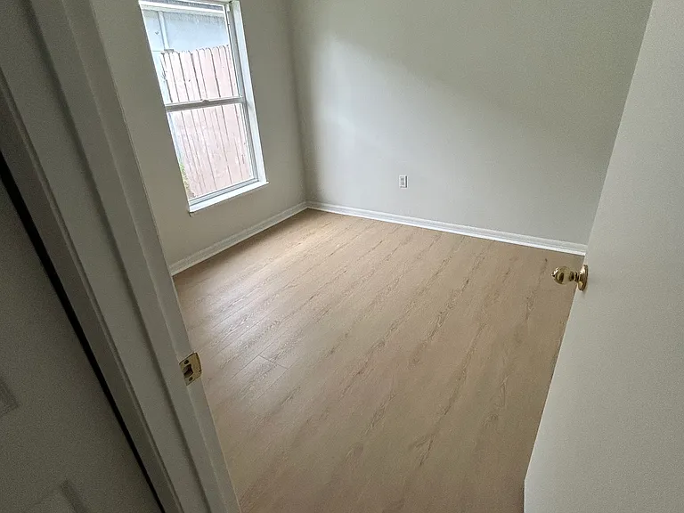 12723 Parkbury Dr — Photo 9
