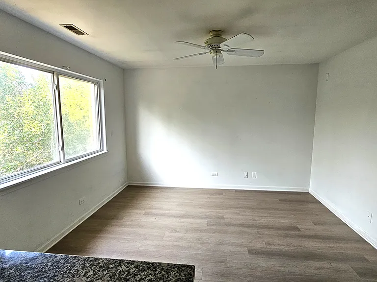 1421 Meadowsedge Ln — Photo 11