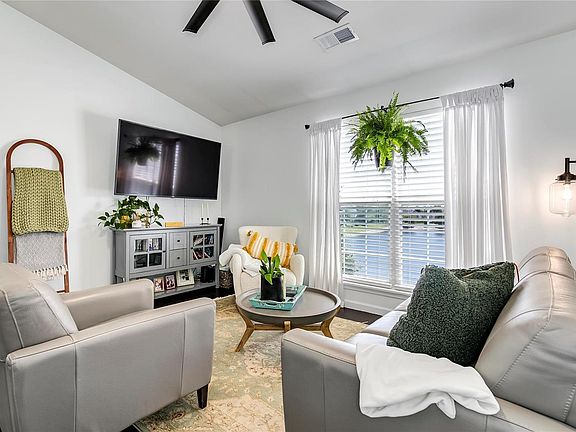 4th image of 701 Tower Grove Dr APT D