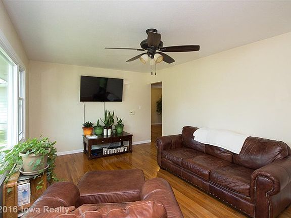 2nd image of 305 Valley Dr