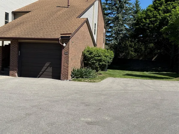 6560 Ridgefield Cir APT 104, West Bloomfield, MI 48322