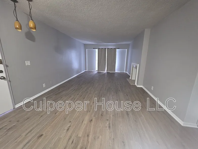 Building Photo - 4102 Garden Estates Dr #4