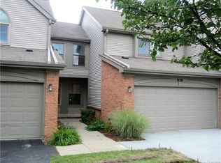 938 Ridge Ct, Brighton, MI 48116