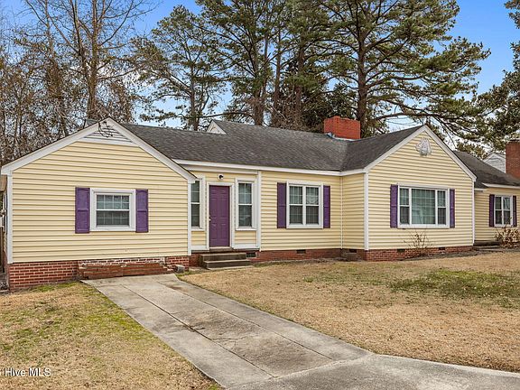 3rd image of 301 S Oak Street