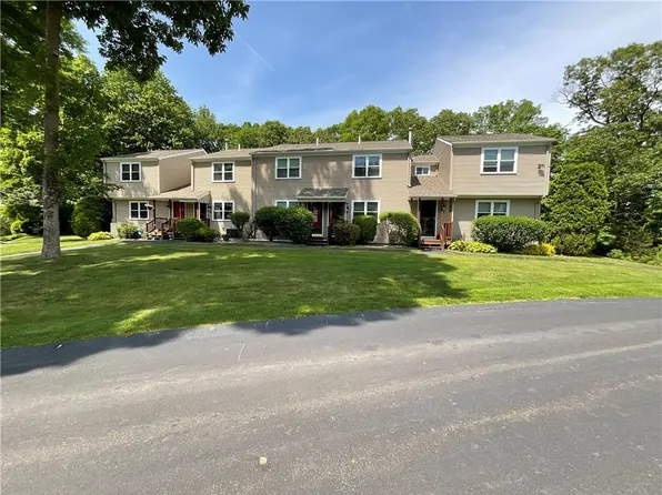 351 New London Ave Unit 202, Warwick, RI 02886