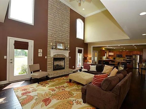 2nd image of 4024 Village Ridge Dr