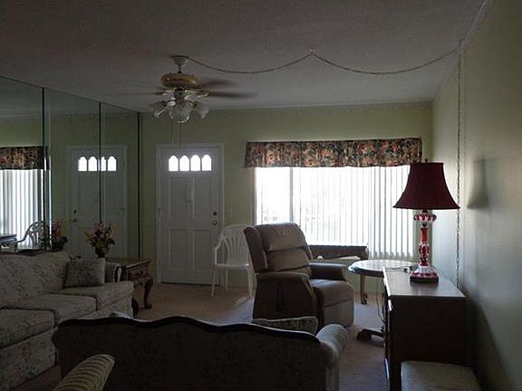 4th image of 2459 Columbia Dr APT 71