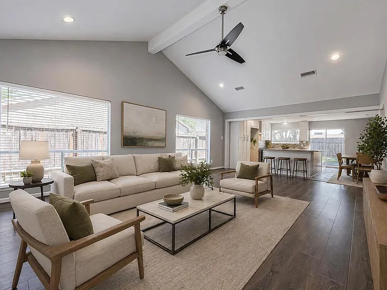 319 Gentilly Dr — Photo 2
