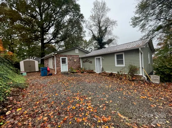 6604 Harbor Ln, Conover, NC 28613