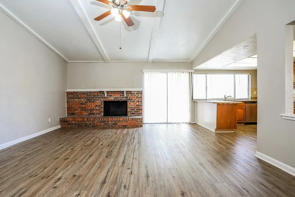 Building Photo - 4141 Yellowleaf Dr