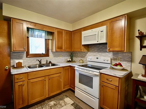 4th image of 42967 Emerald Dr