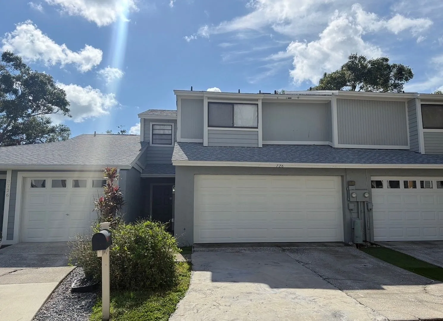 Spacious 3BR Townhome with 2-Car Garage in Tampa — Photo 2