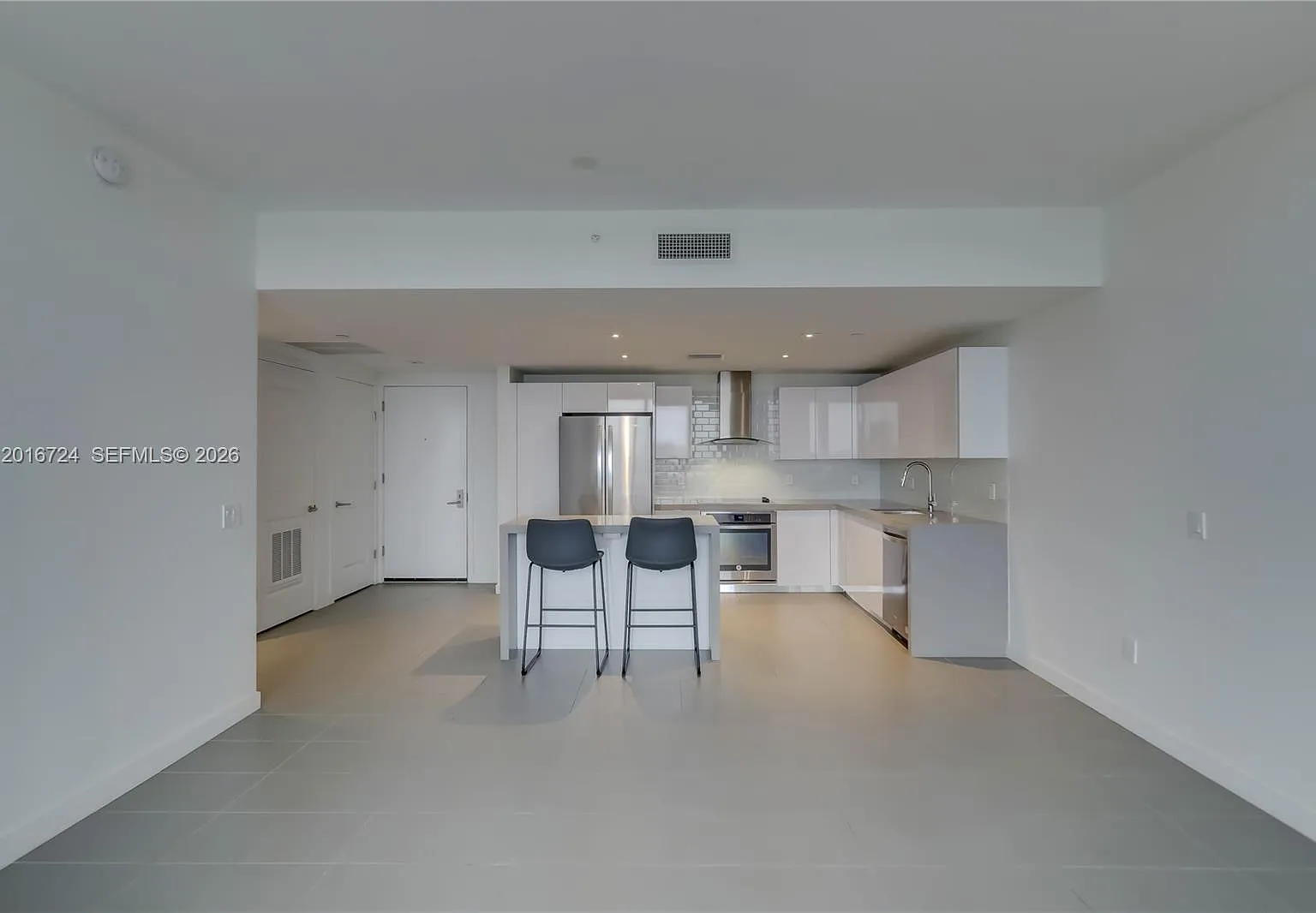 Canvas Condo — Photo 3