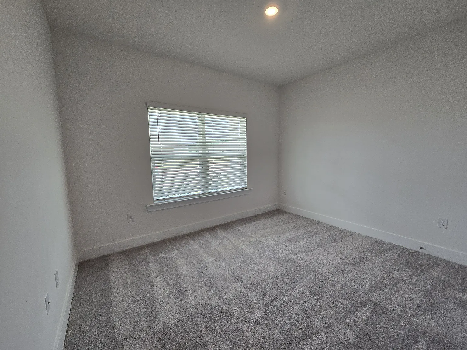 4 bed, 1891 sqft, $2,400 — Photo 4