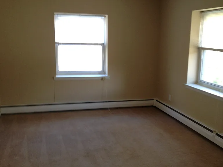 Pembroke Apartments — Photo 40