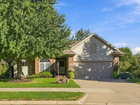 2255 Pembrokeshire Dr, Coralville, IA 52241