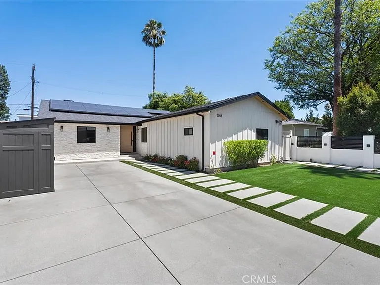 5748 Vesper Ave — Photo 2