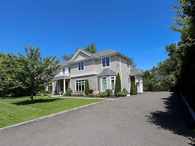 9 Tuddington Rd — Photo 2
