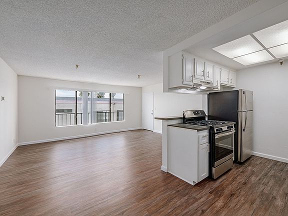 2nd image of 11702 Menlo Ave APT 2